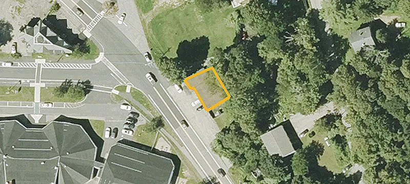 2 Maple St