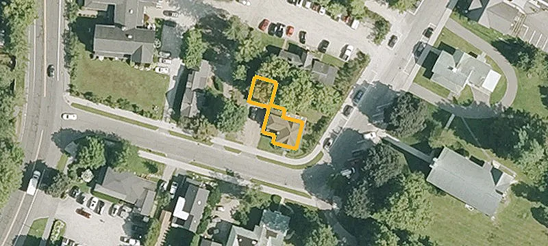2 Maple St