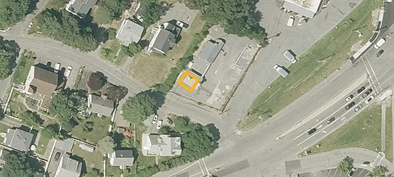 2 Oak St