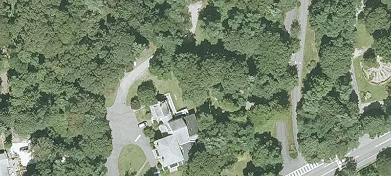 2553 Main St