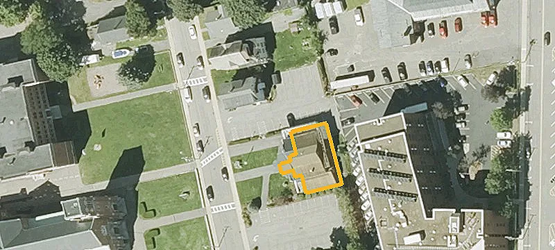 110 Nichols St