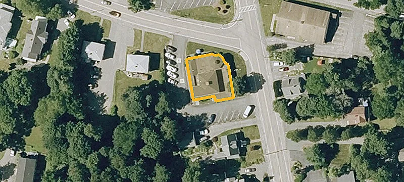 93 Pond St