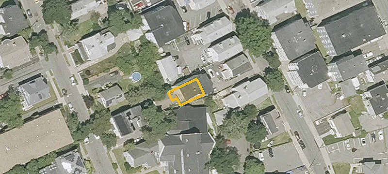 24 Whiting St