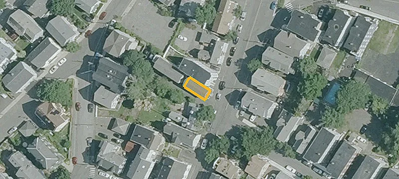 8 Essex St