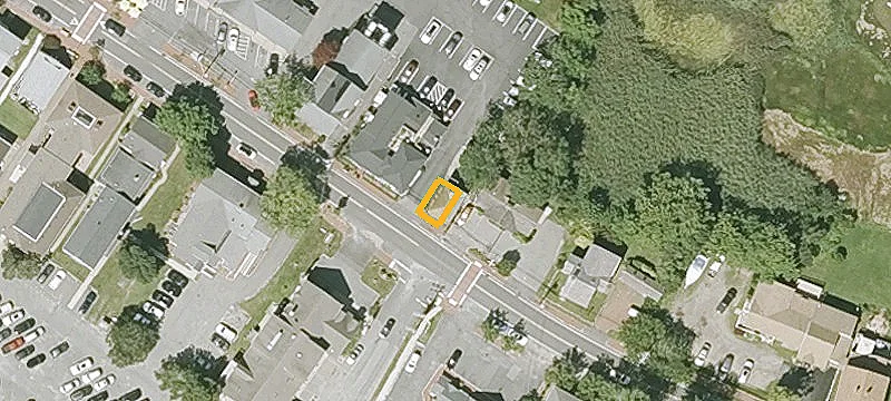 3252 Main St