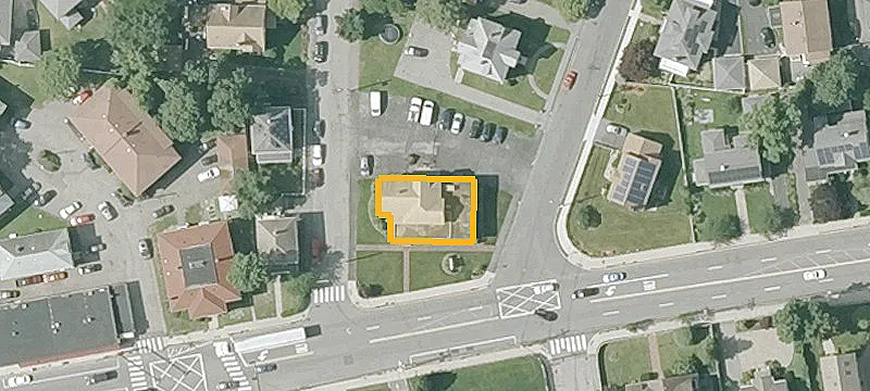 451 Main St