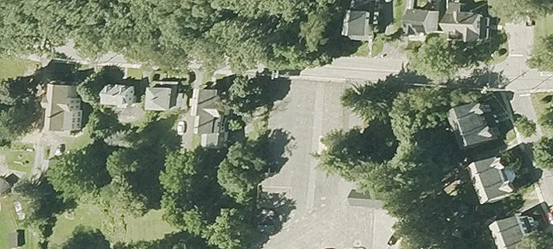 Pequoig Ave