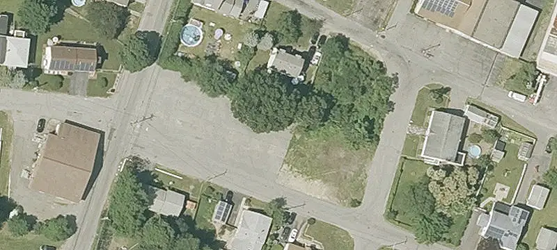 Delmont St