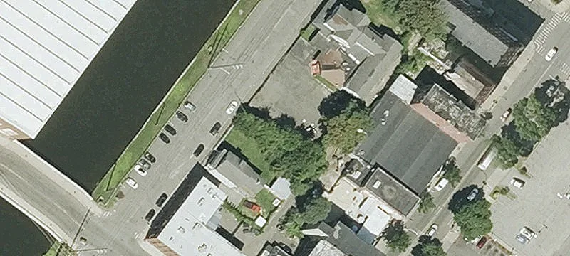 Race St