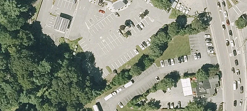 Pond St