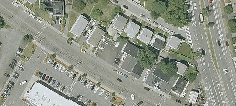 Riverside Ave