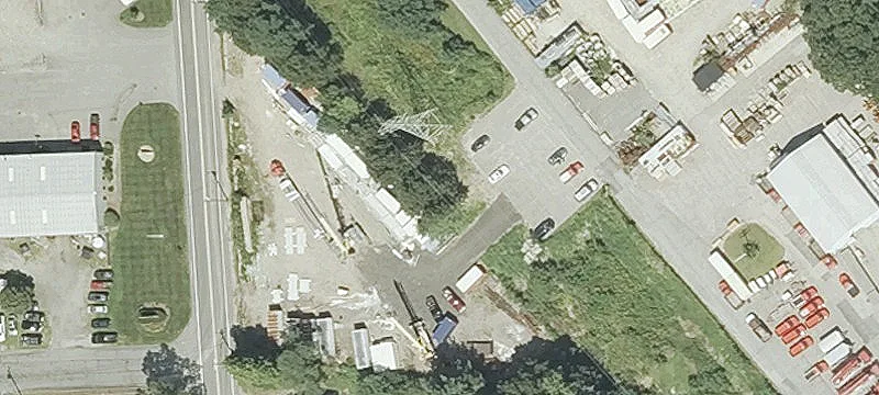 Pond St