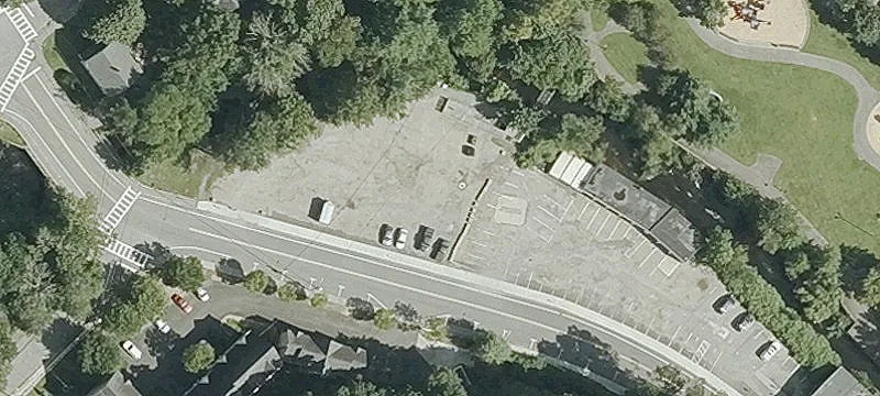 Riverbank Rd