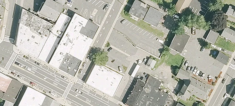 Bank St