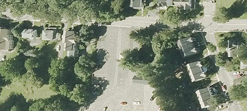 Pequoig Ave