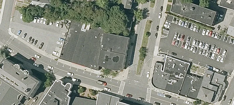 24 Governors Ave