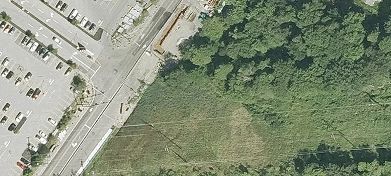 Pond St
