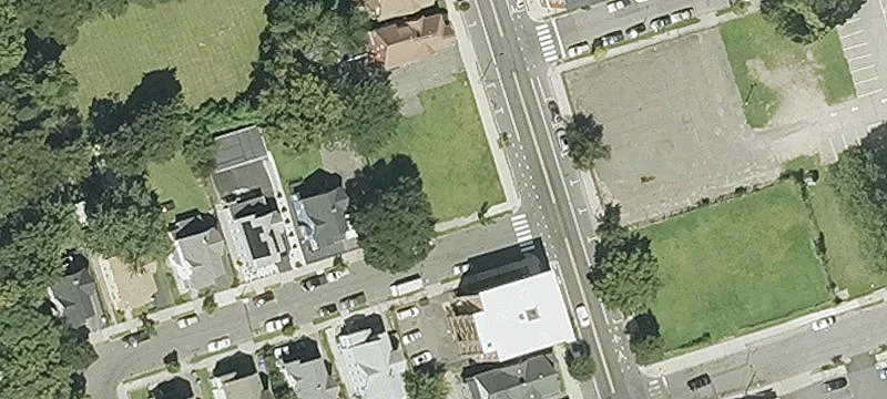 2960 Main St