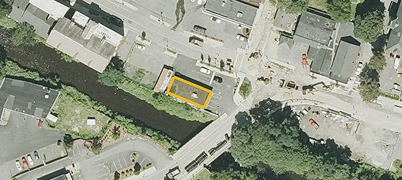 1098 Main St