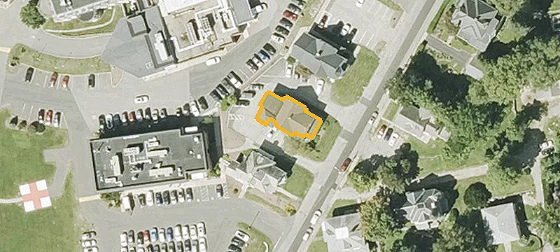 46 Oakes Ave