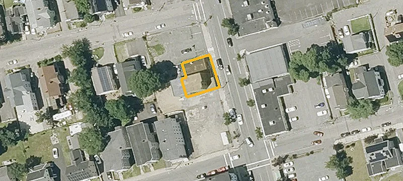 1049 Main St
