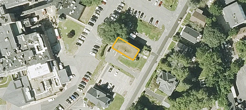 32 Oakes Ave