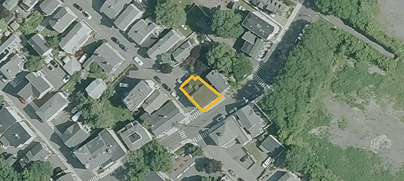 82 Derby St