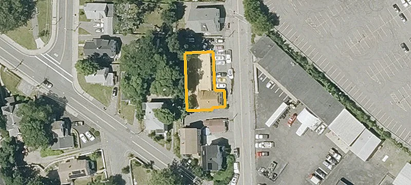 12 Riverside Ave