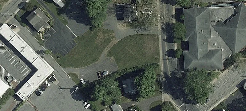 28 Hickory Ave