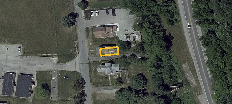 76 Leslie Rd