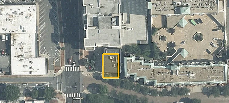 4 Courthouse Sq