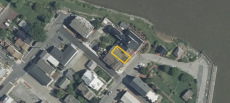 17 Bohemia Ave