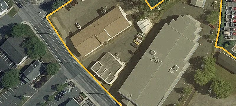 425 Main St