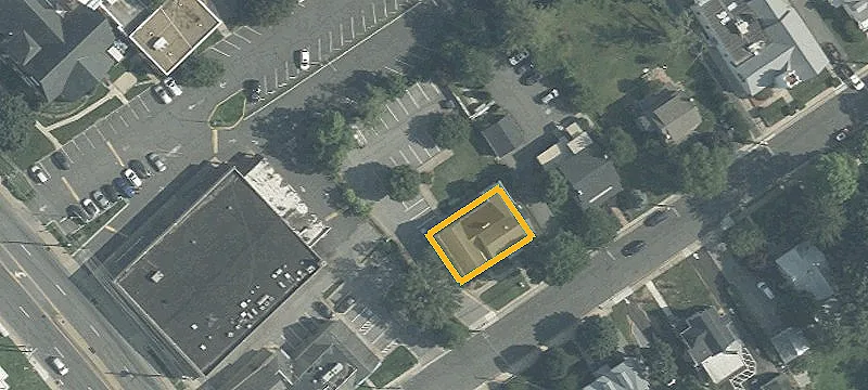 8 Brookes Ave