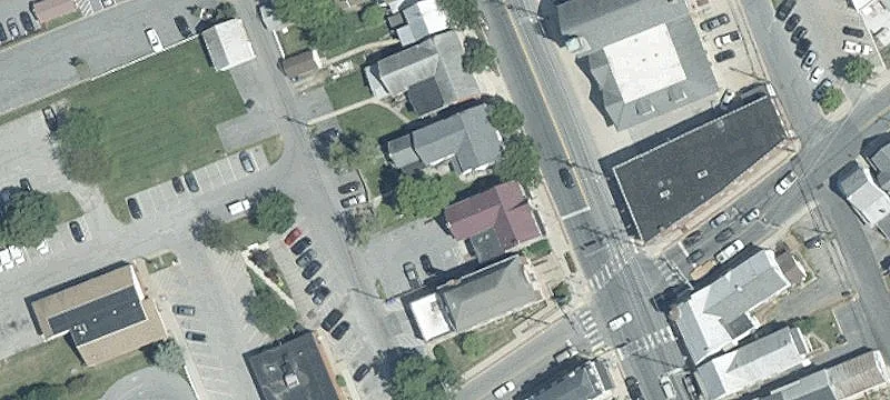 3206 Main St