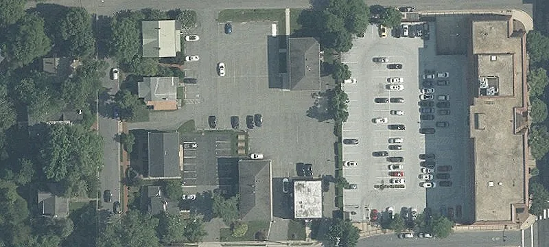 25 Middle Ln