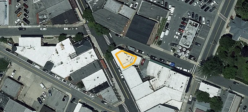 27 Main St