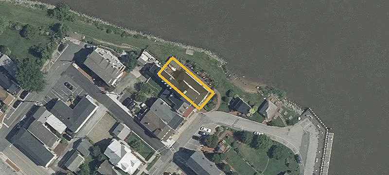 11 Bohemia Ave