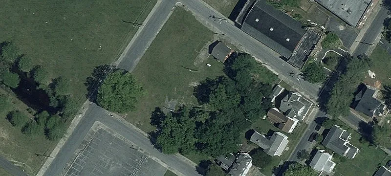 Maple St