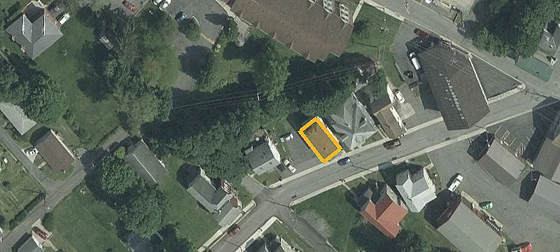 Maple St