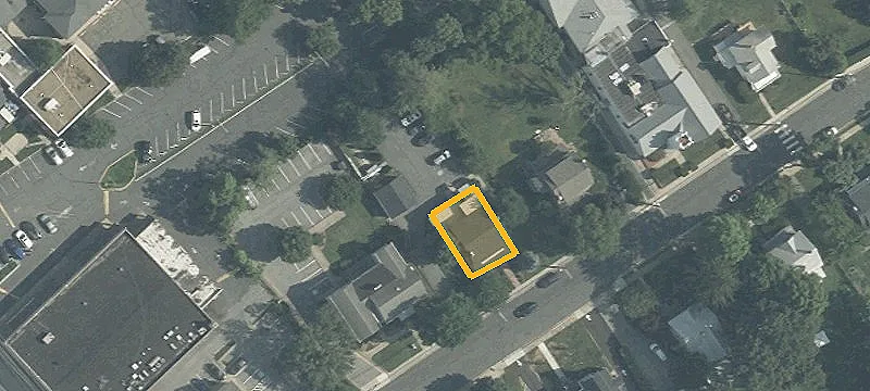 10 Brookes Ave