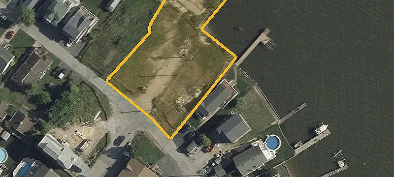 2711 Bay Dr
