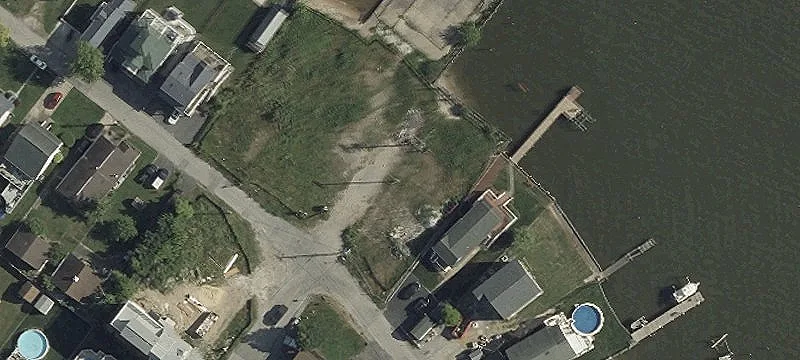 2713 Bay Dr