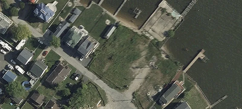 2805 Bay Dr