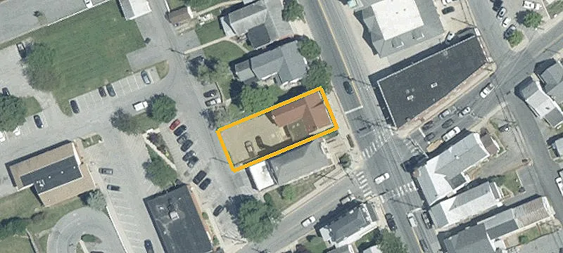 3204 Main St