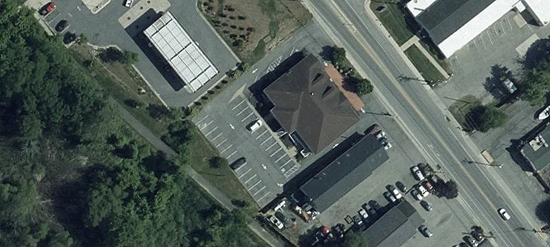 855 High St