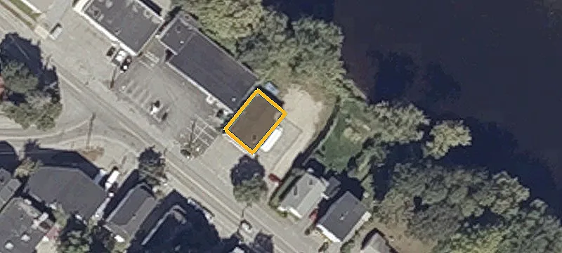 48 Riverside Dr