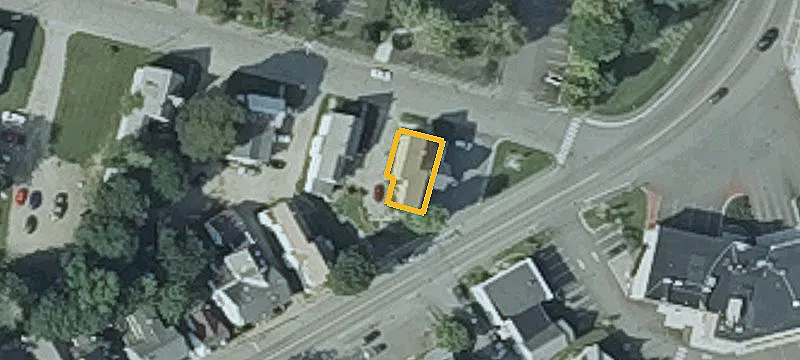 8 Grn St