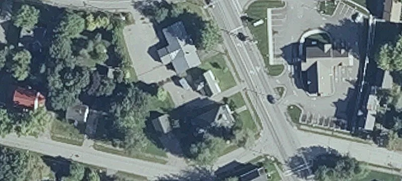 302 Main St