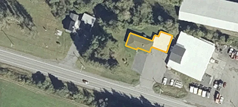 696 Main St